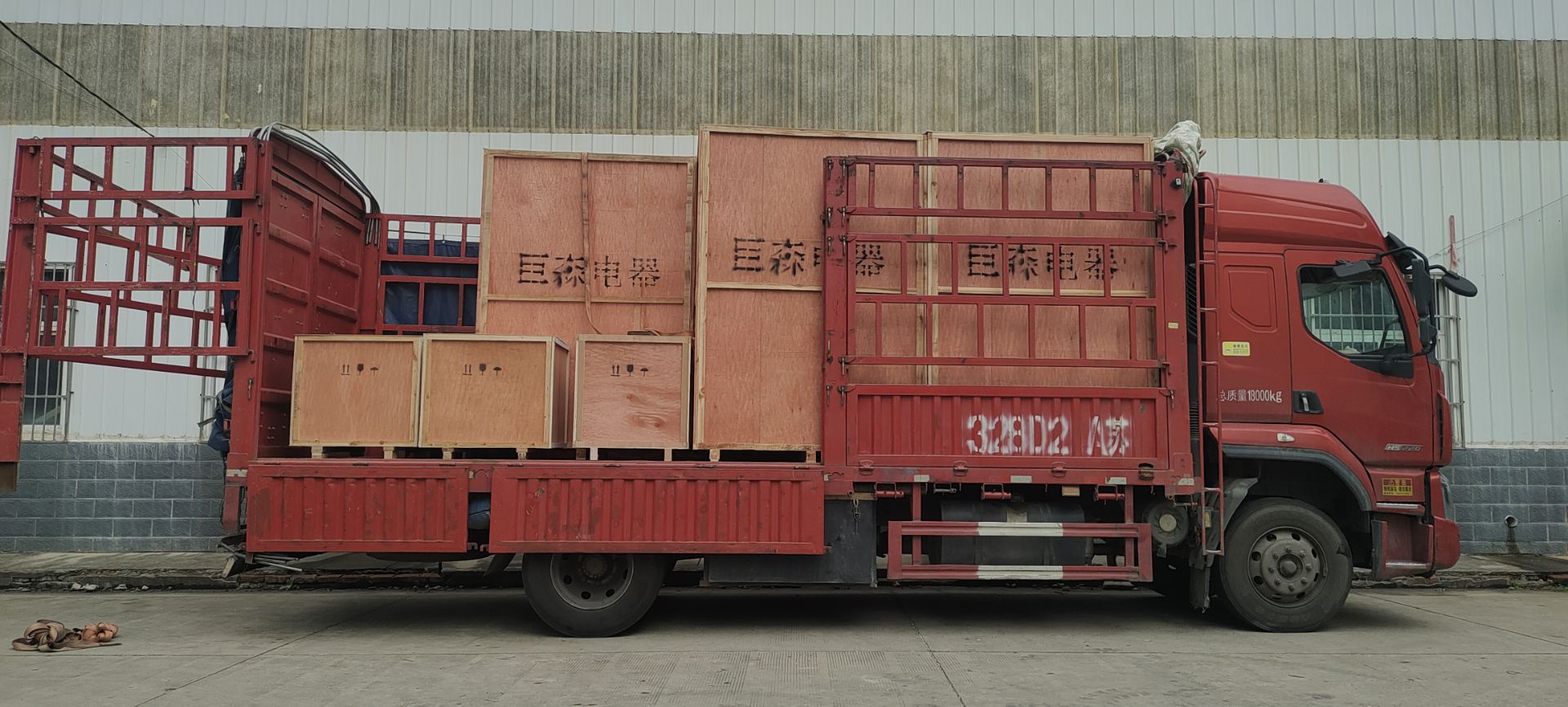 熱烈祝賀我公司配套的“無錫能達熱電3*270t/h高溫高壓循環流化床燃煤鍋爐+2*B35MW級背壓式汽輪項目”5臺10KV低殘壓母線保護裝置和4臺轉運小車順利裝車發運！